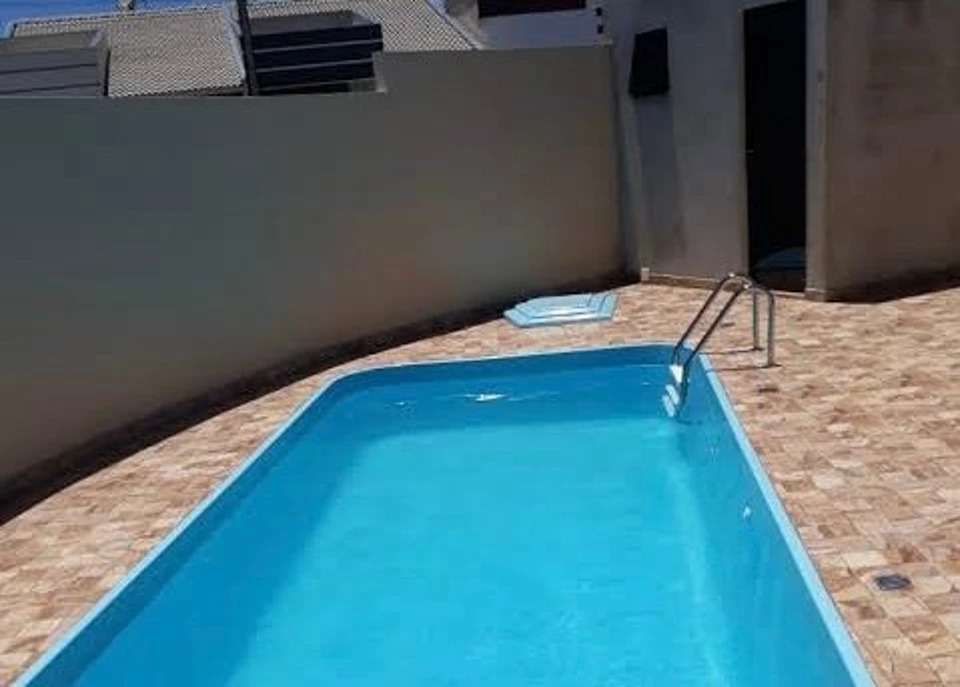 Uma menina de 2 anos se afogou na piscina de uma residência em Anápolis. O fato ocorreu na tarde de sexta-feira (24).