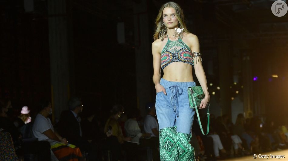 As tendências de moda para o Verão 2022 foram destaques nas passarelas de Milão! O clássico jeans veio atualizado para ficar mais fresquinho