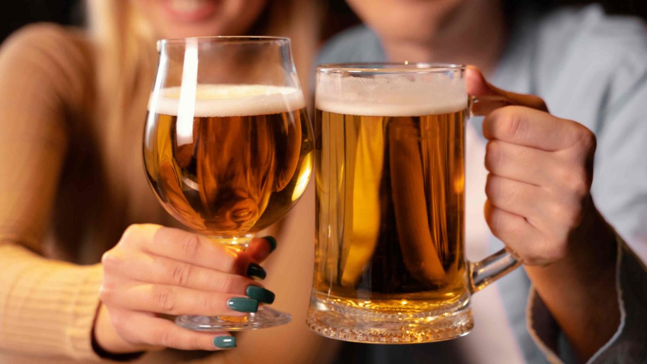 Apesar do gosto popular, a bebida não tem boa reputação quando o assunto é dieta. Veja como incluir a cerveja na dieta sem risco de engordar.