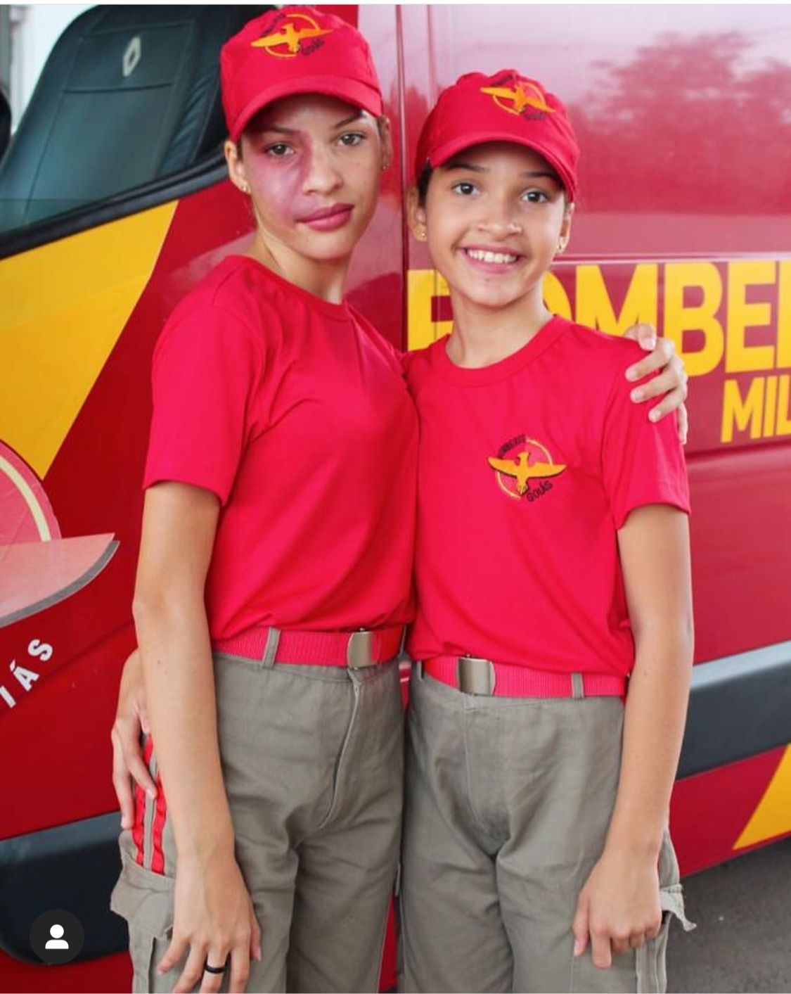 Duas irmãs adolescentes finalizaram o curso e tornaram-se bombeiras mirins em Senador Canedo.