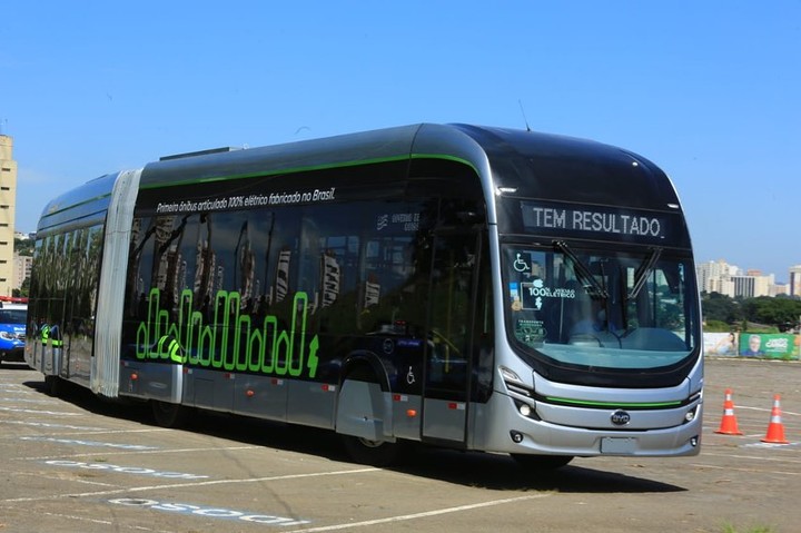 O Governo de Goiás apresentou, nesta semana, um ônibus articulado 100% elétrico, com ar condicionado e wi-fi.