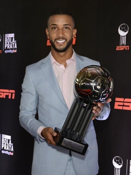 Jorge foi o melhor lateral esquerdo do futebol brasileiro em 2019. Mas não ficou no Santos