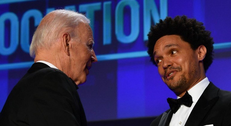 O comediante Trevor Noah aproveitou para fazer críticas a Joe Biden em tom de brincadeira