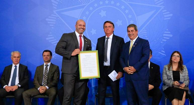 O presidente Jair Bolsonaro com o deputado federal Daniel Silveira (PTB-RJ)