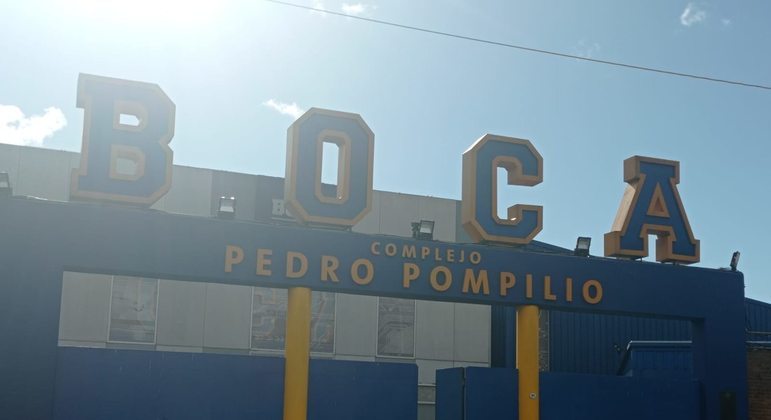 Entrada para o Complexo Pedro Pompílio, no bairro de La Boca. O centro de treinamentos é anexo à Bombonera, casa do Boca Juniors.