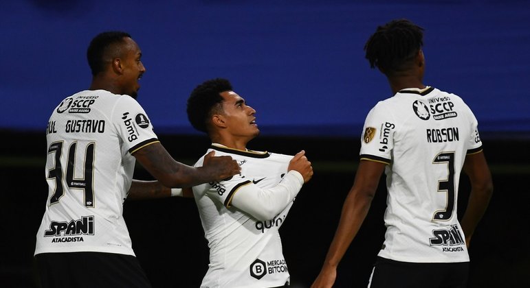 Du Queiroz marcou. No único chute que o Corinthians deu ao gol do Boca. Os argentinos deram 14