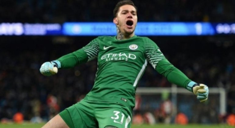 Ederson - Preço: 40 milhões de euros ( aproximadamente R$216,2 milhões)