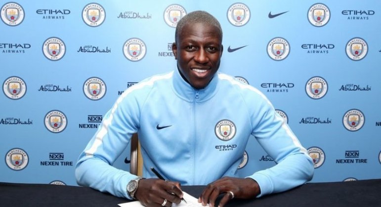 Benjamin Mendy - Preço: 57,5 milhões de euros ( aproximadamente R$310,8 milhões)