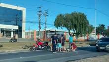 VÍDEO | Ciclista fica ferido após acidente na BR-101, na Serra