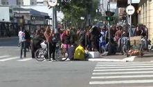 Frio e ação na Cracolândia espalham sem-teto pelo centro e dificultam entrega de marmitas