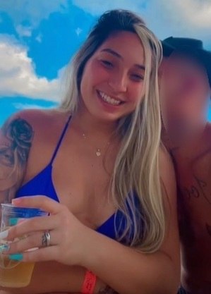 Caroline publica frequentemente vídeos com o marido