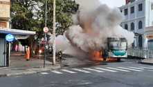 Ônibus pega fogo na região central de Belo Horizonte 