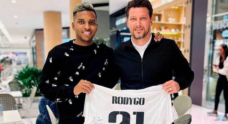 O caso mais recente: Rodrygo virou Rodygo em camisa do Santos.