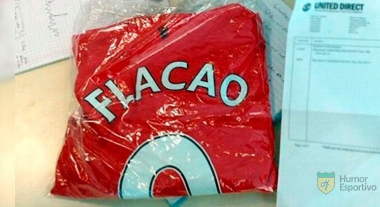 Gafes em camisas de jogadores: Falcão virou Flacao.