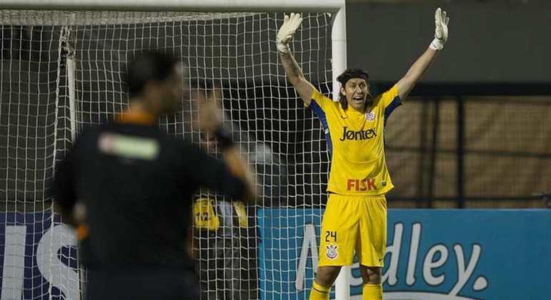 Após o então titular da meta corintiana, Júlio César, falhar no segundo gol do Santos na final do Paulistão de 2012, Cássio foi testado como titular no Equador, pelo jogo de ida das oitavas de final da Libertadores, contra o Emelec, e após grande atuação não largou mais a meta corintiana. 