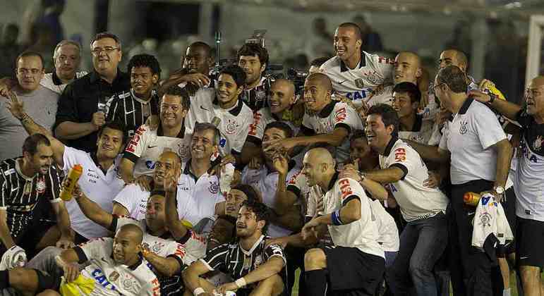 Contra o Santos de Neymar, Cássio mais uma vez ajudou o Corinthians a conquistar um título paulista em 2013.