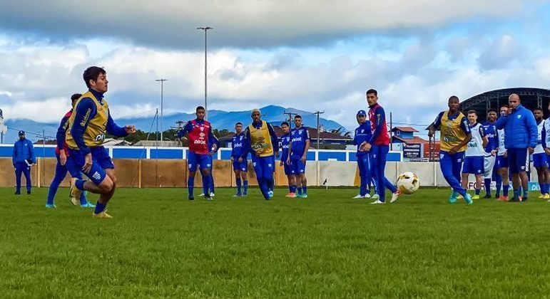 Elenco do Avaí realiza último treino visando o jogo contra o Palmeiras pelo Brasileirão 2022