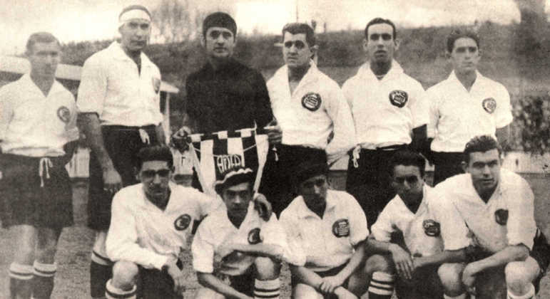 1930 – Na primeira decisão entre Santos e Corinthians, o Timão goleou o Peixe por 5 a 2, na final do Paulistão de 1930, em plena Vila Belmiro. 