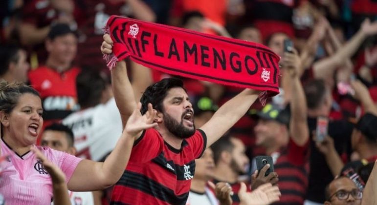 1º lugar: Flamengo - porcentagem de brasileiros que declararam torcida ao Flamengo em 2018: 19,5% - porcentagem de brasileiros que declararam torcida ao Flamengo em 2020: 22,5% - porcentagem de brasileiros que declararam torcida ao Flamengo em 2022: 24,0% - Média entre 1993 até 2022 - 17,1%