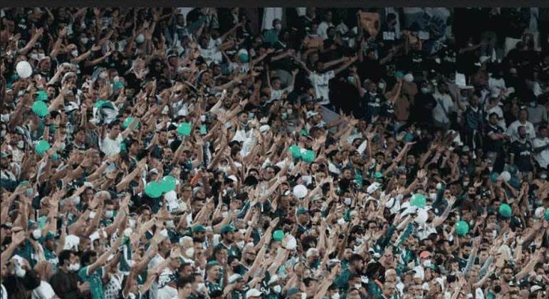 4º lugar: Palmeiras - porcentagem de brasileiros que declararam torcida ao Palmeiras em 2018: 9,0% - porcentagem de brasileiros que declararam torcida ao Palmeiras em 2020: 9,0% - porcentagem de brasileiros que declararam torcida ao Palmeiras em 2022: 9,0% - Média entre 1993 até 2022 - 6,5%