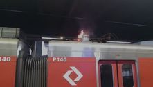 Trem da CPTM pega fogo em São Paulo; assista ao vídeo