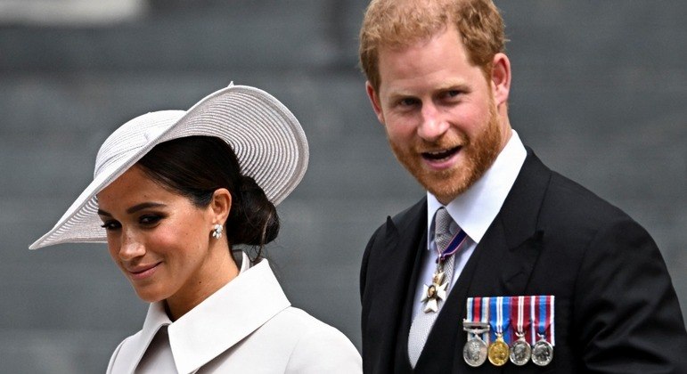 Príncipe Harry e Meghan Markle chegam à celebração religiosa do Jubileu de Platina