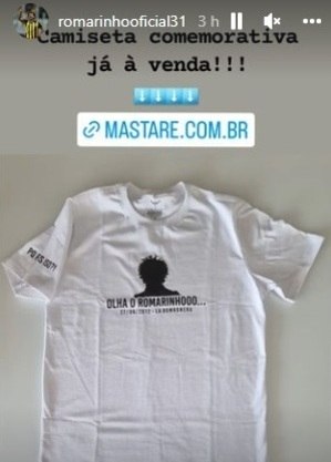 Camiseta tem modelos em branco e preto