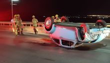 Motorista embriagado capota Fusca na ponte JK, em Brasília