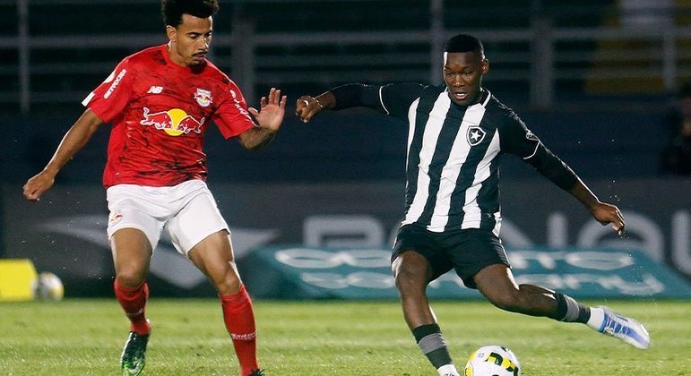 RB Bragantino - Sobe: Artur foi o jogador mais perigoso do Massa Bruta e chegou a estufar a rede, mas o gol foi anulado. Além disso, as bolas alçadas na área levaram muito perigo. / Desce: A equipe paulista apostou na bola aérea, mas faltou ser mais efetiva apesar dos gols anulados. 