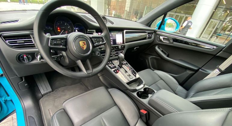 Com novo volante do Porsche 911, multimídia e console renovados estilo interior evoluiu