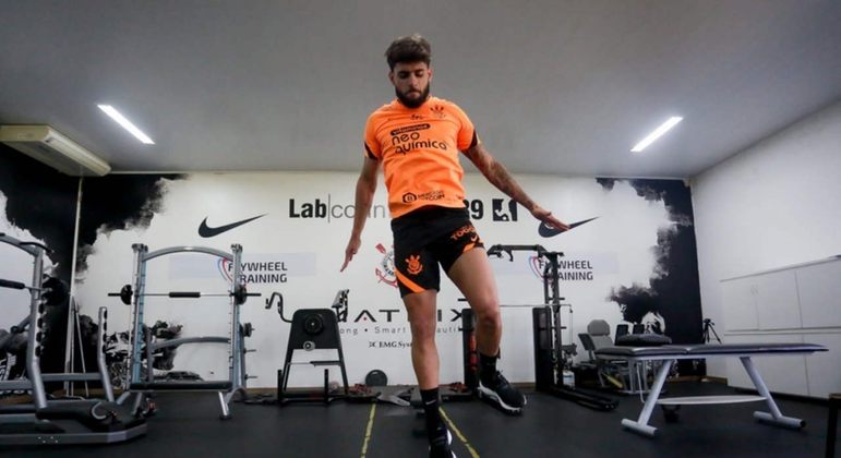 CONFIRMADO - Yuri Alberto - Emprestado pelo Zenit ao Corinthians até junho de 2023, o atacante é o primeiro reforço do clube na janela do meio do ano, e chega para preencher a lacuna na posição de centroavante, especialmente após a rescisão com Jô. Yuri só poderá estrear pelo Timão depois do dia 18 de julho, data oficial da abertura da janela de transferências.