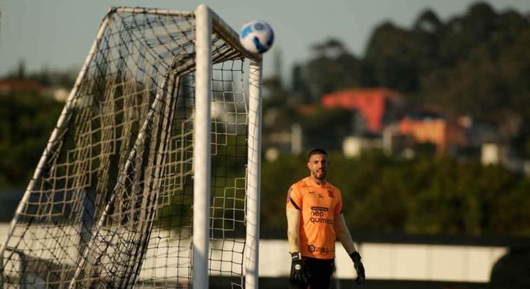 DE SAÍDA - O Corinthians confirmou a transferência do goleiro Guilherme Castellani, conhecido como 'Pezão', ao Akritas Chlorakas, time da primeira divisão do Chipre.