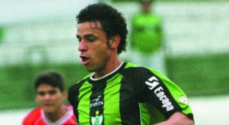 Fred começou sua trajetória no futebol em 2002, na base do América-MG, mas foi no ano seguinte que o camisa 9 fez a entrada triunfal no mundo da bola. No jogo contra o Vila Nova-GO, pela Copa São Paulo de Futebol Júnior, o centroavante marcou um gol aos 3,17 segundos. Assim, entrou para a história ao marcar o gol mais rápido do futebol brasileiro, que foi também uma marca mundial até 2009.