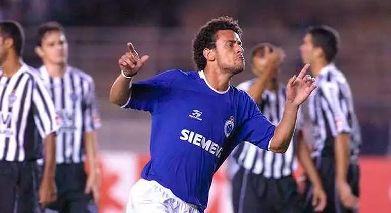 Depois do gol na Copinha, Fred subiu para o profissional do Coelho e se destacou no cenário mineiro. Assim, foi transferido para o Cruzeiro em 2004. Com a camisa da Raposa, foi consagrado como o maior artilheiro da Copa do Brasil em uma única edição, com 14 gols.