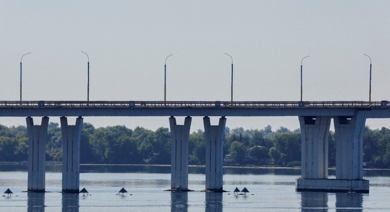 Ponte Antonivskyi fechada para civis depois de ataque em meio ao conflito entre Ucrânia e Rússia