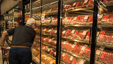 Com inflação, brasileiro come menos e troca carne para garantir arroz e feijão