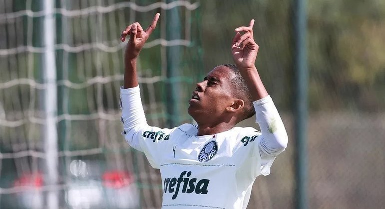 15 - Estevão Willian 