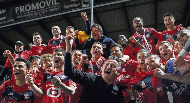 Galtier foi campeão francês com o Lille. Evitou o tetracampeonato do bilionário PSG