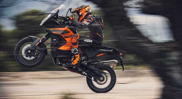 KTM 1290 SuperADV S tem controle de tração com até cinco níveis de atuação,