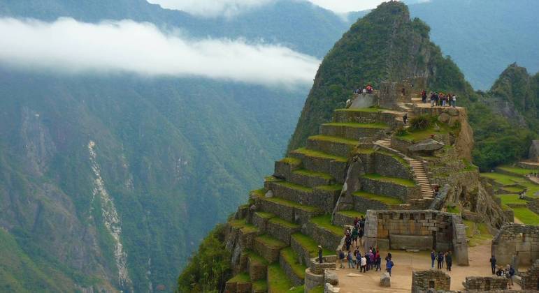 Turistas na cidadela inca