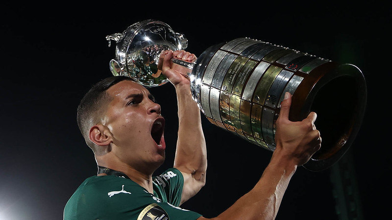 Renan fez parte do elenco do Palmeiras bicampeão da Libertadores. Até gol marcou