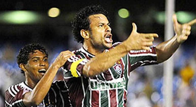 FUGA DO REBAIXAMENTO: No Campeonato Brasileiro, a desmontagem do time de 2008 e uma lesão de Fred afundaram o Tricolor. Mas o centroavante e o então técnico Cuca foram fundamentais na arrancada de sete vitórias e três empates nos últimos dez jogos. O Time de Guerreiros estava salvo de um rebaixamento dado como certo.