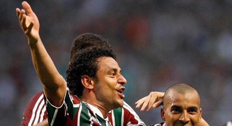 PRIMEIRO TÍTULO: Fred foi campeão do Brasileirão duas vezes pelo Fluminense. O primeiro título veio em 2010, ano difícil para o atacante, que participou de apenas 14 das 38 partidas do Fluminense por conta de lesões. No entanto, marcou importantes gols na reta final e levantou o troféu da competição.