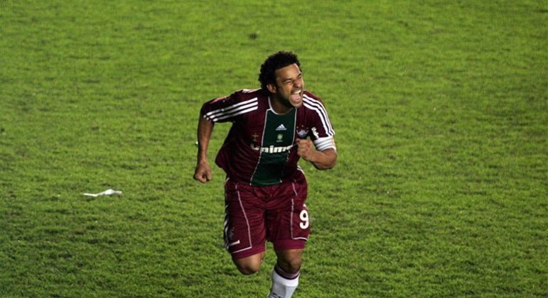 CLASSIFICAÇÃO HEROICA: Em 20 de abril de 2011, o Fluminense jogava pela Libertadores e foi até a Argentina encarar o Argentino Jrs precisando de uma vitória por dois gols de diferença. Com dois gols de Fred, sendo um deles aos 43 minutos do segundo tempo, o Flu avançou. 