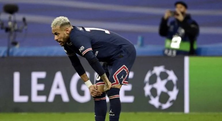 Após episódios de desentendimentos, polêmicas, indisciplina e lesões, Neymar caiu em descrédito com a própria torcida do PSG. No estádio, mais de uma vez, o craque chegou a receber vaias dos torcedores