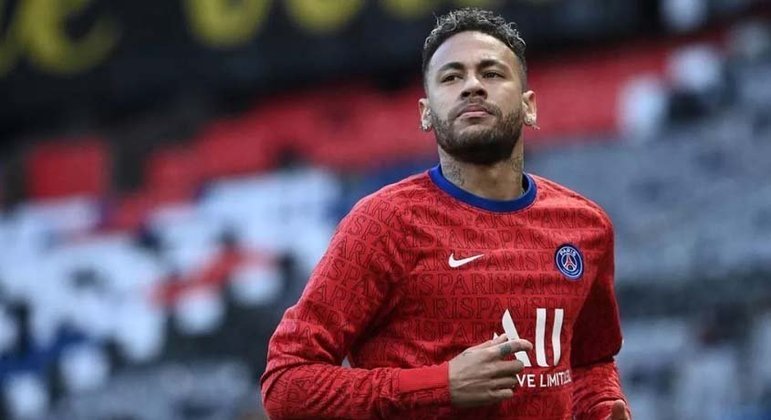 Neste ano, Daniel Rolo, repórter de rádio francesa RMC Sport, acusou Neymar de exagerar no consumo de bebidas alcoólicas e chegou a afirmar que o brasileiro até apareceu bêbado em treinos do PSG