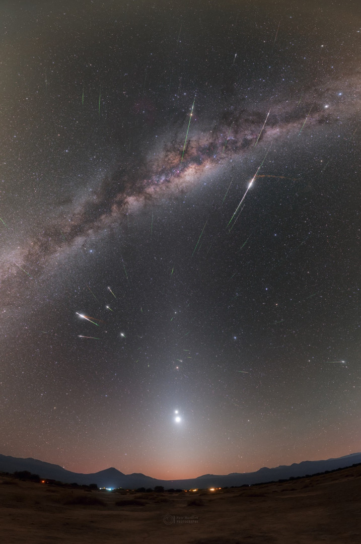 NASA termina semana com fotografia de chuva de meteoros