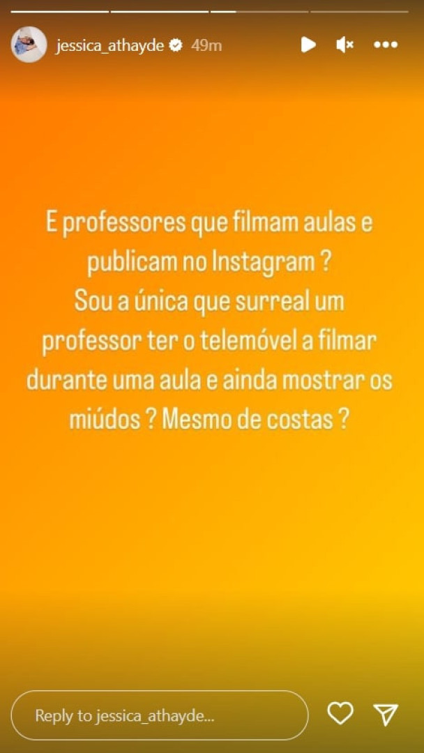 "Sou a única a achar surreal professores que filmam os miúdos?"