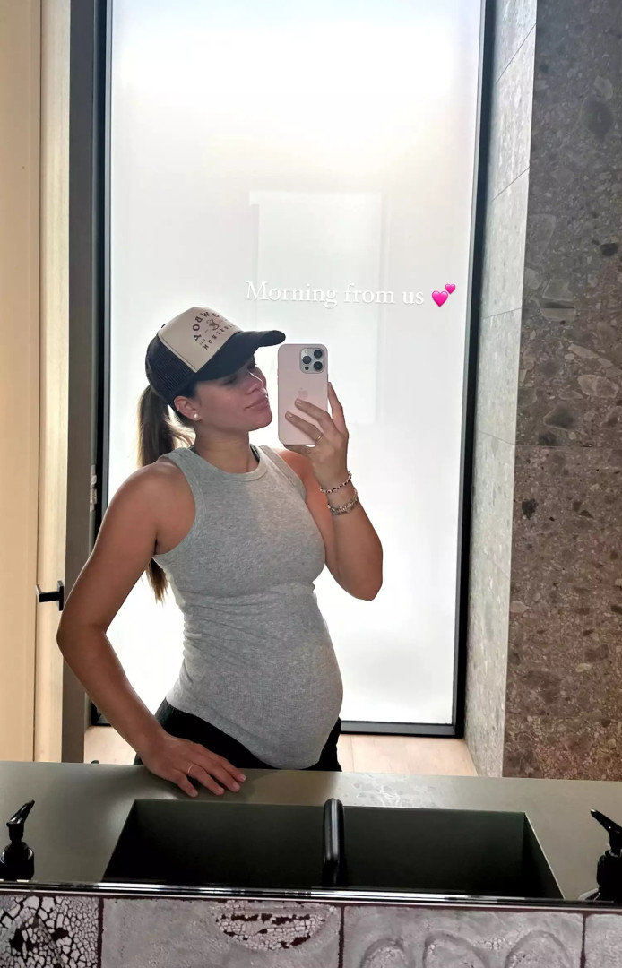 Quase a ser mãe, Sofia Richie exibe (já grande) barriga de grávida