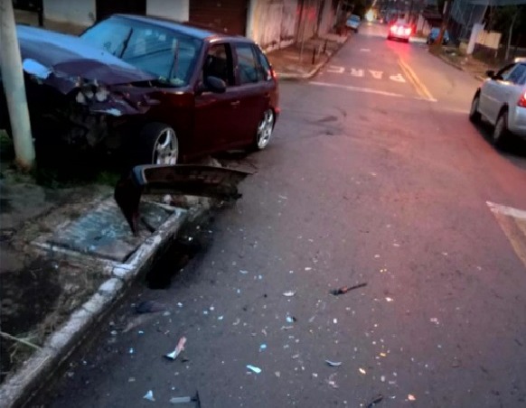 Motorista é arrastado por carro após acidente em Goiânia